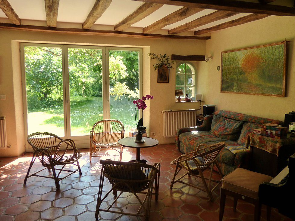 Le salon ouvert sur le jardin